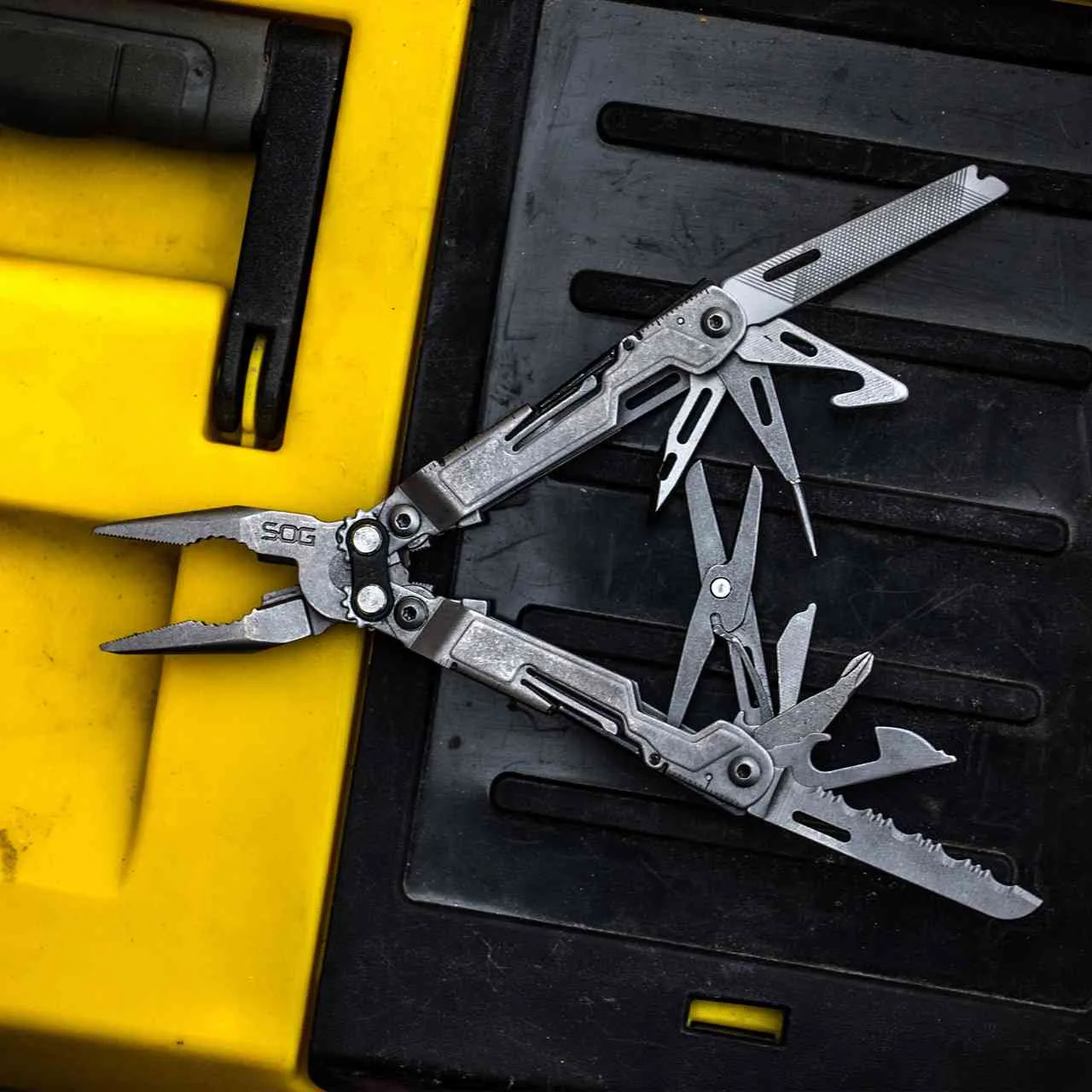 SOG PowerPint multi-tool, stonewash finish, open